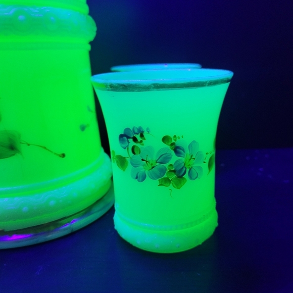 1800s Heisey Ring Band Custard Glass Pitcher & 4 Cups Rare Blue Hibiscus UV - Picture 4 of 10